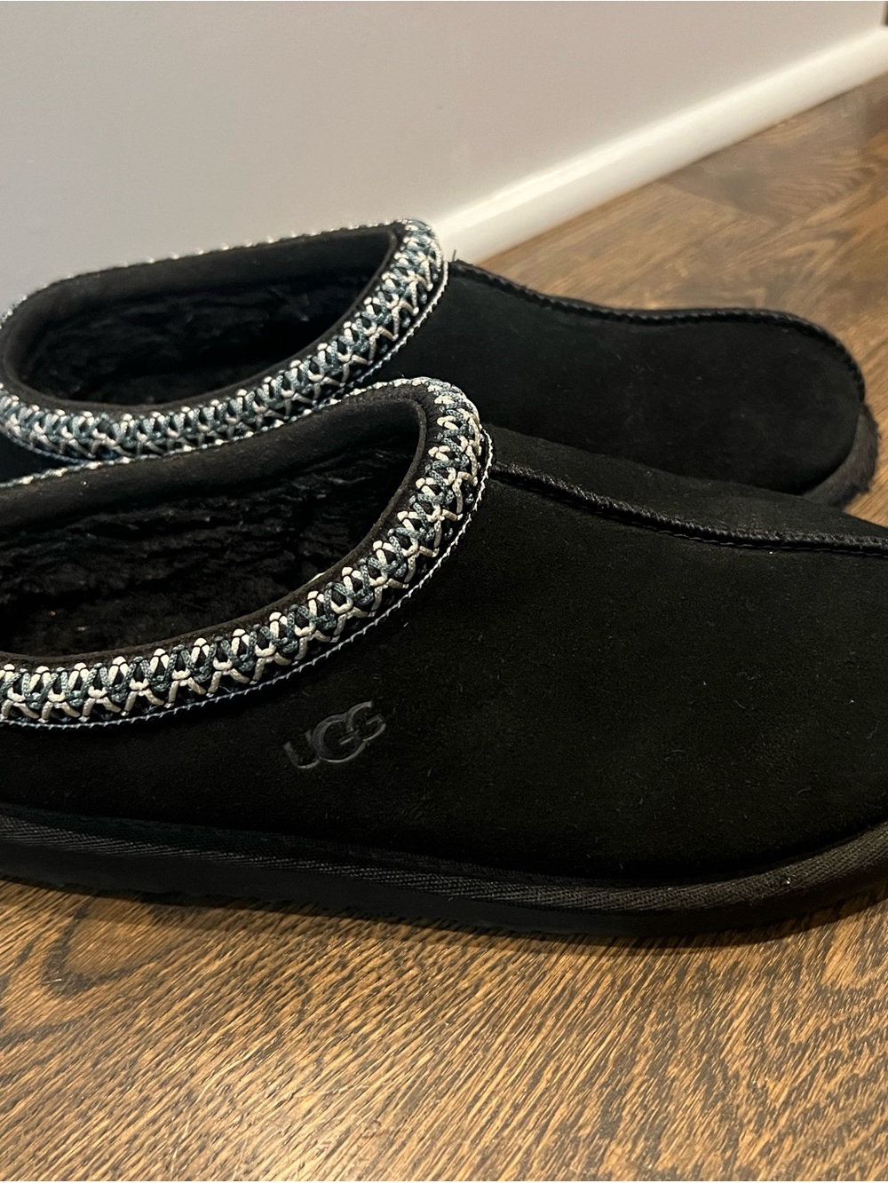 UGG Tasman Black Slippers size 5